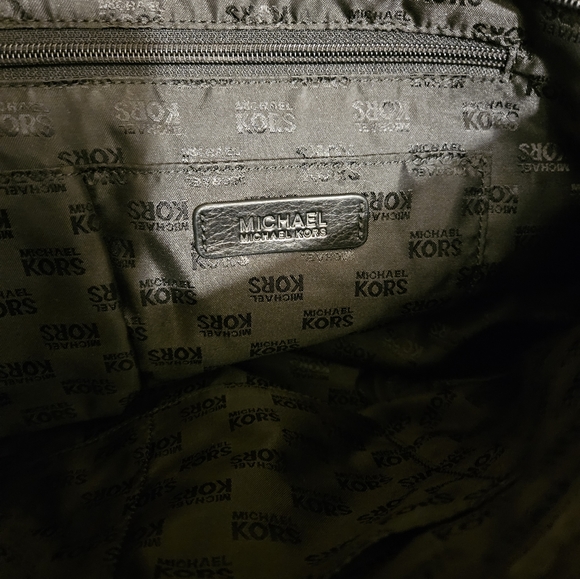 Michael Kors Bennet Large Tote - Picture 7 of 11